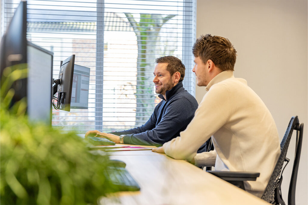 Adviesgesprek op kantoor bij Wormgoor Makelaars