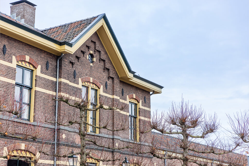 Karakteristieke gevel van een woning met authentieke details